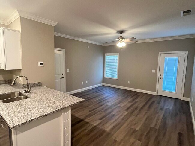 Building Photo - 367 Hillview Mls Blvd