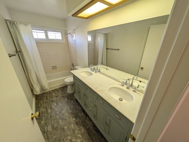 Building Photo - 8432 Airmont Ct