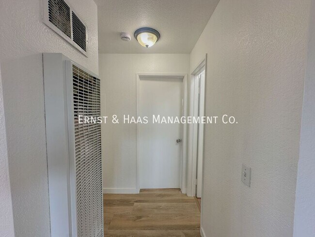 Building Photo - 1080 St Louis Ave