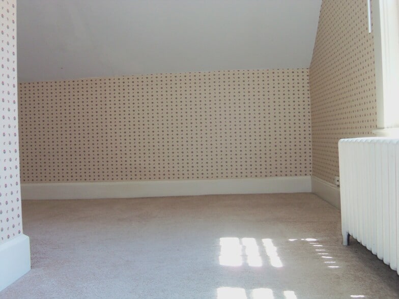 Building Photo - 122 W Central St