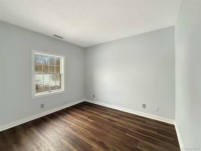 Building Photo - 70 High Point Cir