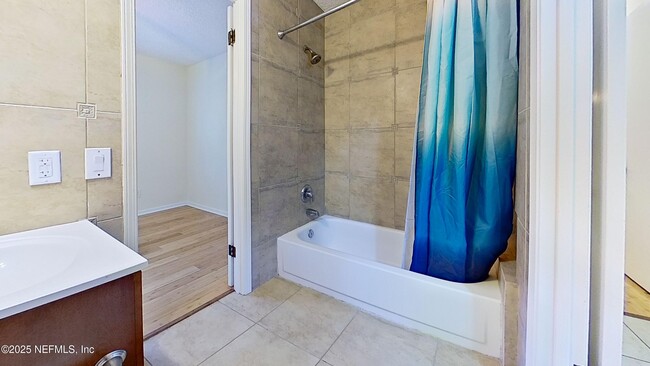 Building Photo - 1115 Hamlet Ct