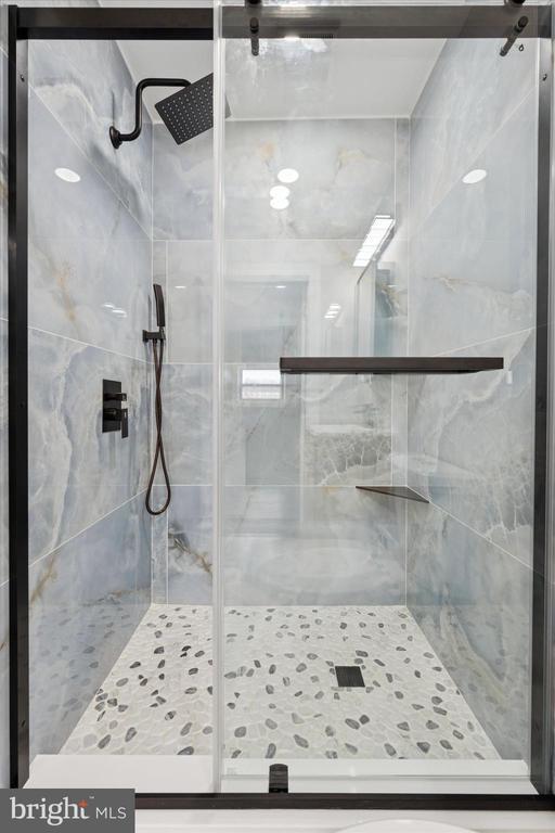 Building Photo - 417 W Elm St