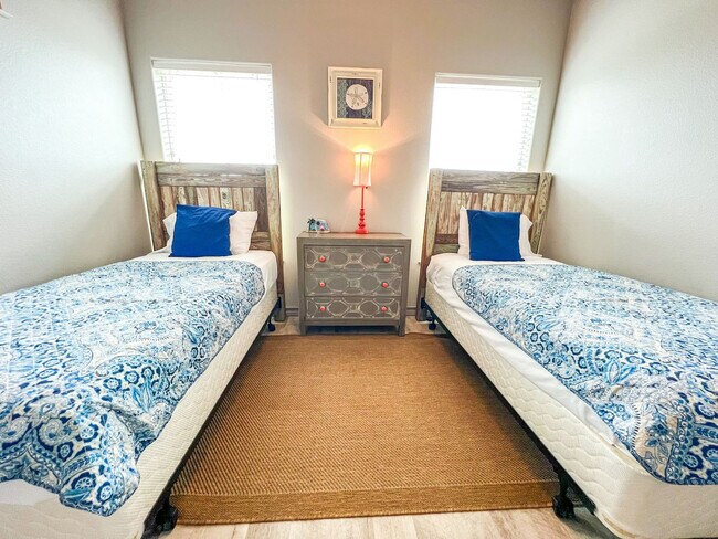 Building Photo - 4037 Summit Dr