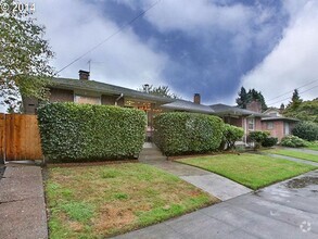 Building Photo - Cro01 - SE 33rd