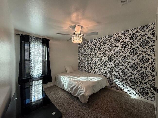 Building Photo - 127 Emerald Star Ln