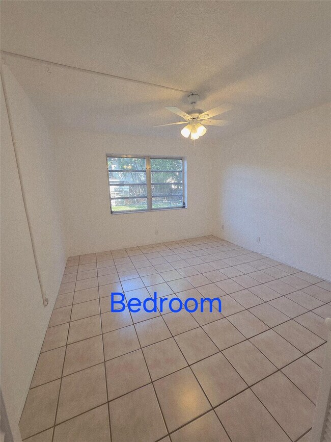 Building Photo - 1007 N 19th Ave