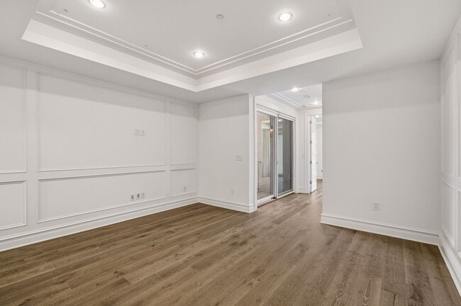 Building Photo - 1340 Kenyon St NW