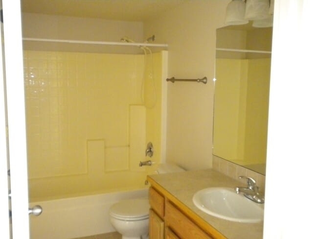 Building Photo - 2 bedroom in Coburg Meadows