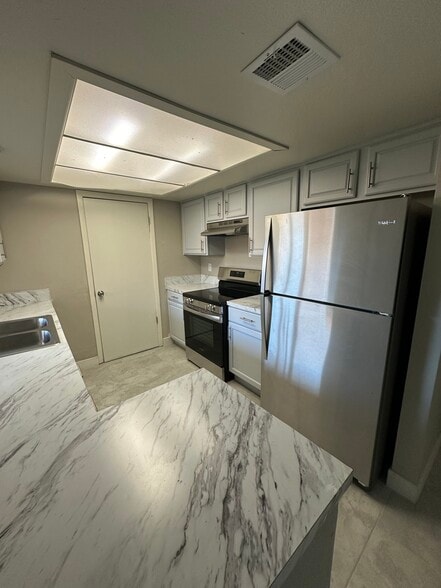 Building Photo - 6944 W Monterosa Cir
