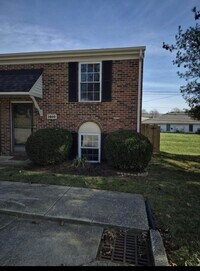 Building Photo - 1400 Hartland Woods Way