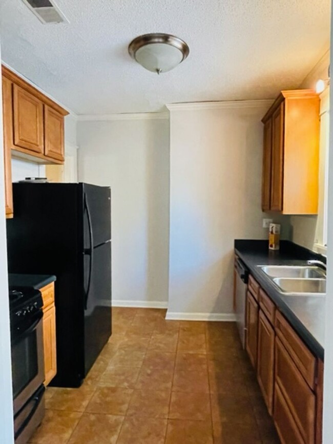 Building Photo - 2 bed, 2 bath in Midtown Memphis near Rhod...