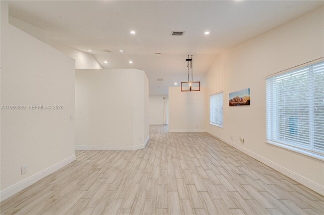 Building Photo - 1121 Golden Cane Dr