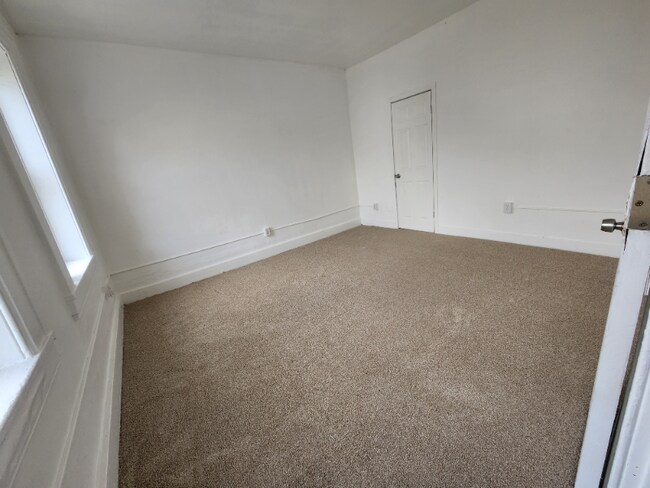 Building Photo - 518 New St