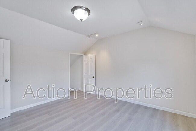 Building Photo - 3806 Century Dr