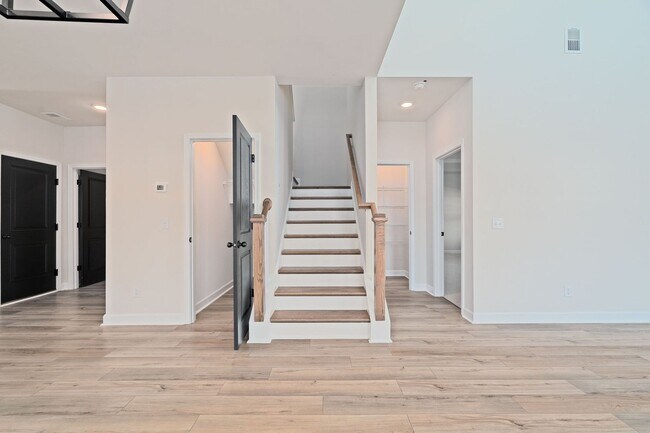 Building Photo - Elegant & Spacious Home in Summerville’s Cane Bay Community