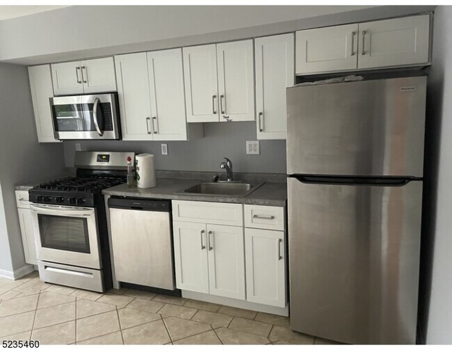 Building Photo - 357 Franklin St