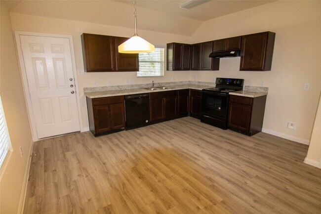 Building Photo - 301 N Meadows Dr
