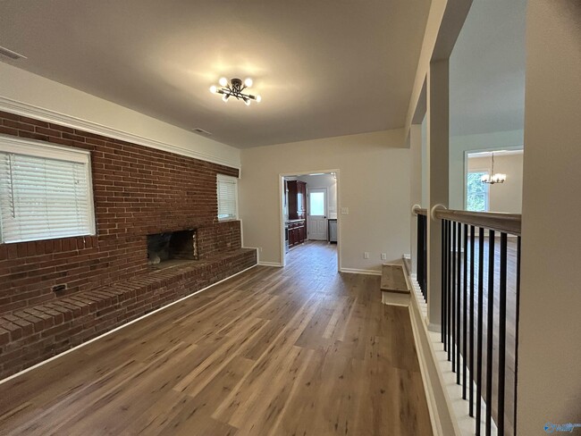 Building Photo - 285 Ruby Dr