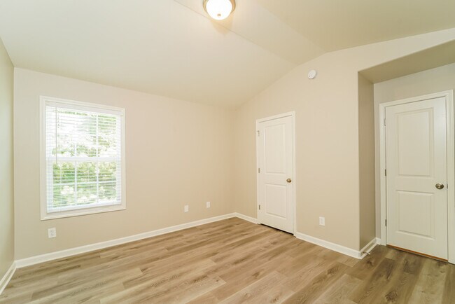 Building Photo - 126 St Charles Pl