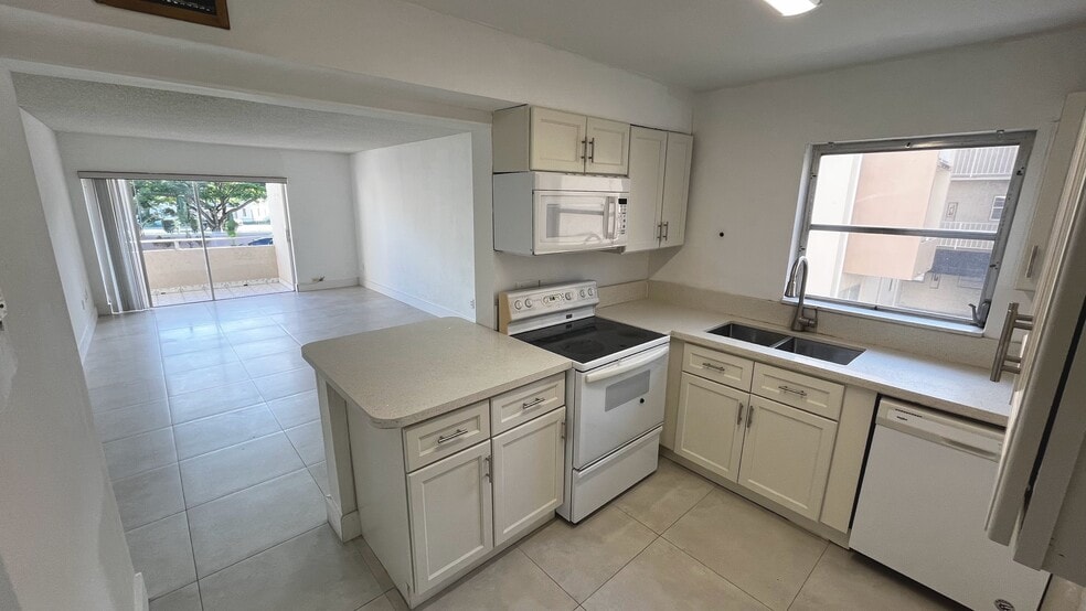 Building Photo - 7745 SW 86th St