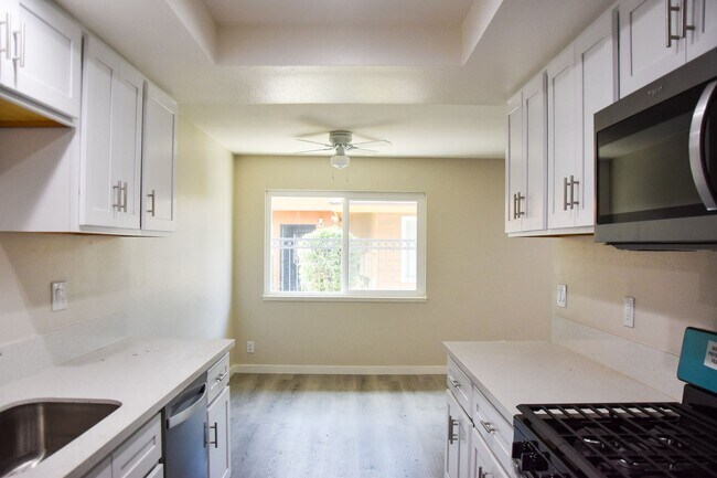 Building Photo - Olive (815) North