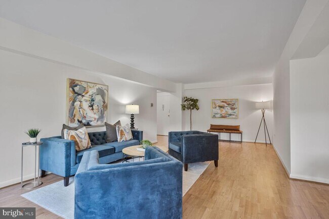 Building Photo - 4201 Cathedral Ave NW