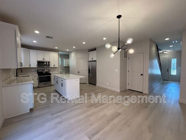 Building Photo - 840 Twin Lakes Dr