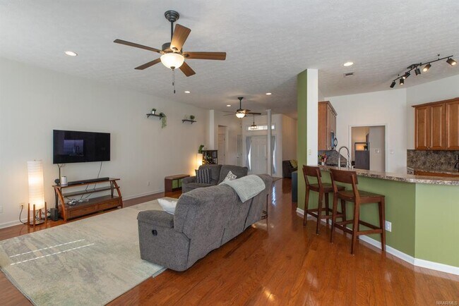 Building Photo - 616 Castle Brook Dr