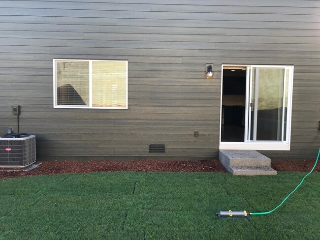 Building Photo - Spacious 4 Bd 2.5 Ba Home in  Camas School District! Upgrades! Close to Parks & Freeway Access!