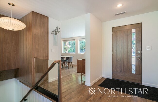 Building Photo - Perfectly located Lake Oswego Mid-century Modern Home with Lake Rights
