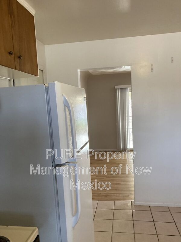 Building Photo - 712 Cagua Dr NE