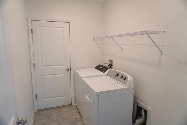 Building Photo - 2051 Punch Bowl Ave