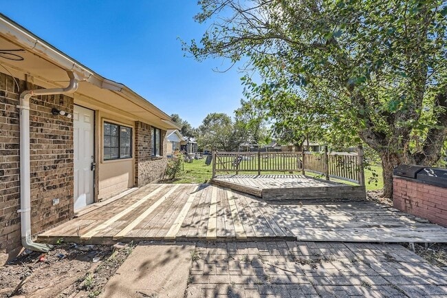 Building Photo - 602 Carl C Senter St