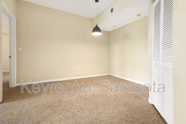 Building Photo - 5500 Bentgrass Dr