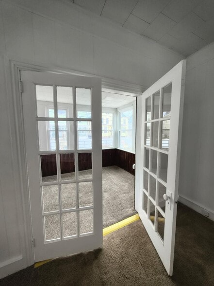 Sunroom - 44 High St