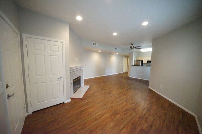 Building Photo - SHOWINGS AVAILABLE NOW