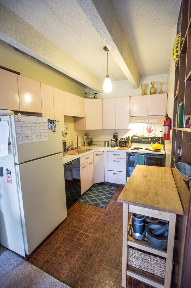 Building Photo - Caravelle Apartments