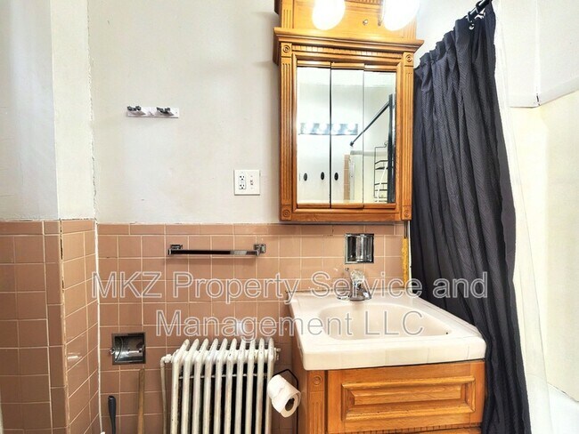 Building Photo - 288 W Lawrence St