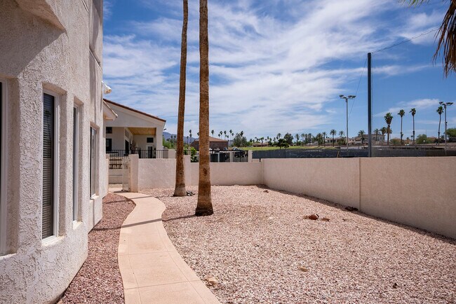 Building Photo - 2320 Snead Dr