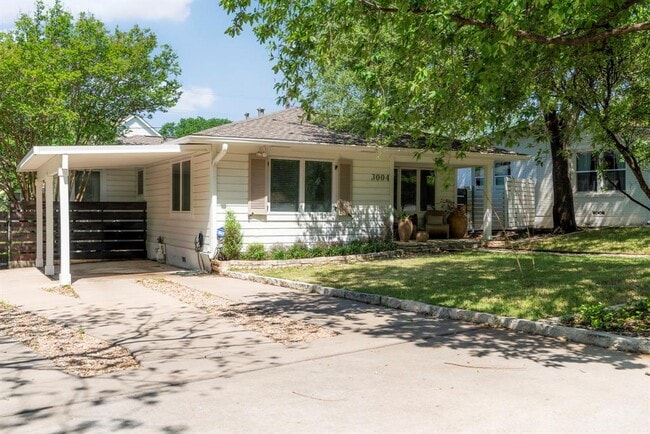 Building Photo - 3004 Oakmont Blvd