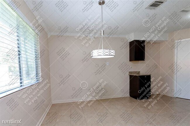 Building Photo - 2204 Silver Spur Dr