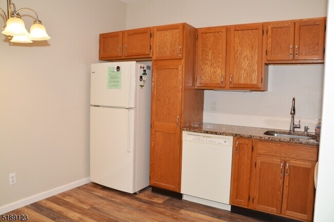 Building Photo - 2 Richmond Rd