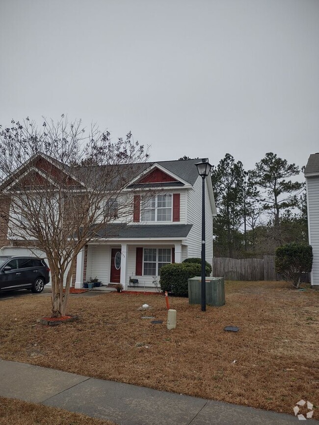 Building Photo - Gorgeous Four Bedroom Home in Northeast Co...