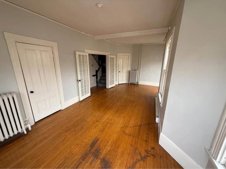 Building Photo - 6-8 Hurlbut St