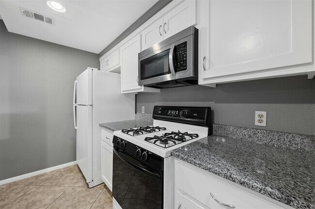 Building Photo - 1904 Goodrich Ave