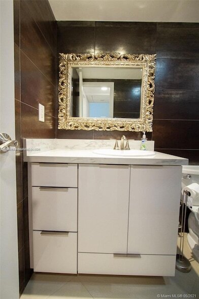 Building Photo - 3801 OCEAN Dr