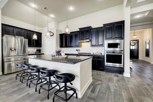 Building Photo - 5215 Baroness Ln