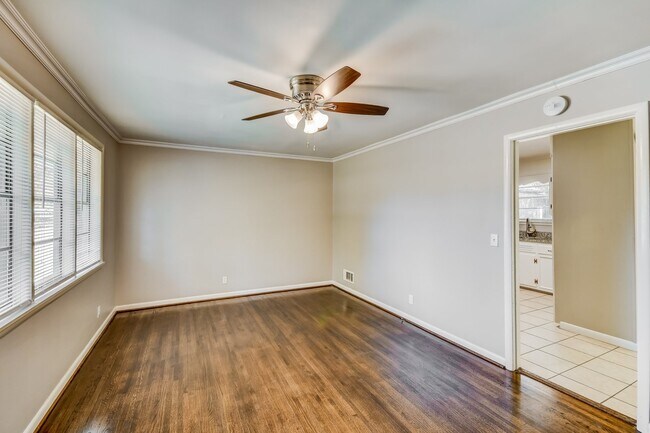 Building Photo - 2515 Ridgewood Rd