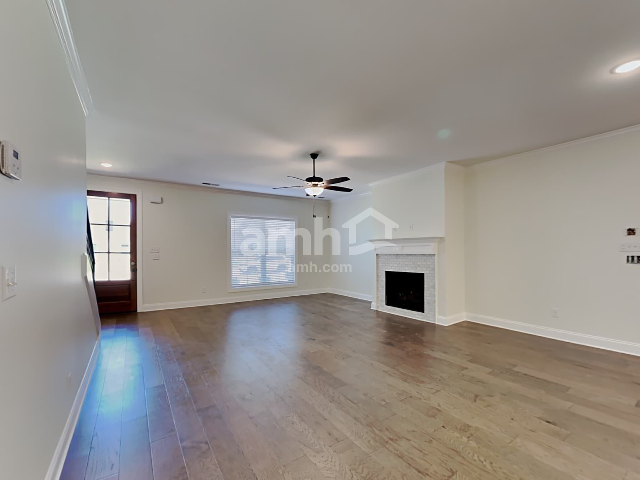 Building Photo - 4130 Vineyard Dr E